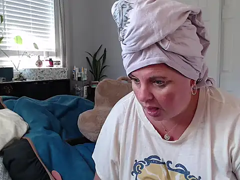 LauLauPAWG online show from 11-06-25, 09:15