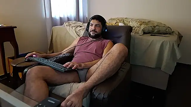 Snapshot of LUH133 chatting on 09-10-25, 05:35 LUH133 online show from 09-10-25, 05:35