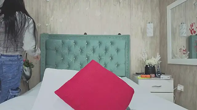 Snapshot of Marcelaa_fox chatting on 11-04-25, 07:35 Marcelaa fox online show from 11-04-25, 07:35