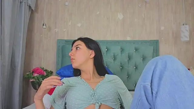 Snapshot of Marcelaa_fox chatting on 11-11-25, 07:36 Marcelaa fox online show from 11-11-25, 07:36