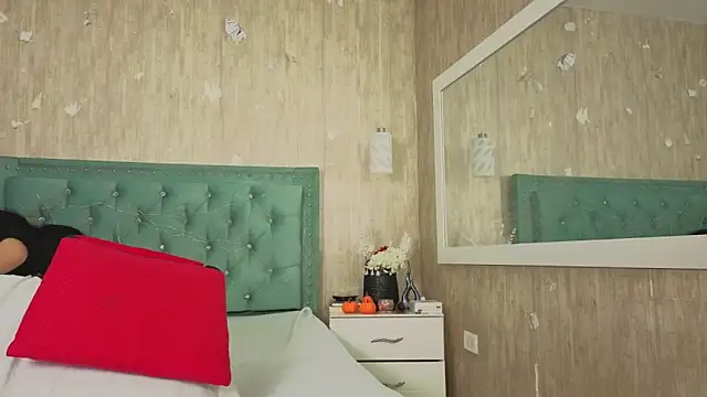 Snapshot of Marcelaa_fox chatting on 11-13-25, 07:24 Marcelaa fox online show from 11-13-25, 07:24