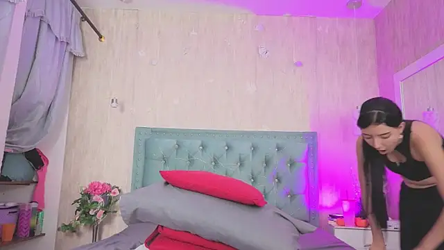 Snapshot of Marcelaa_fox chatting on 11-18-25, 08:24 Marcelaa fox online show from 11-18-25, 08:24