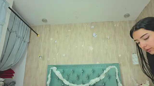 Snapshot of Marcelaa_fox chatting on 11-27-25, 08:33 Marcelaa fox online show from 11-27-25, 08:33