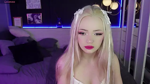 Snapshot of EmilyAir chatting on 01-08-25, 09:12 EmilyAir online show from 01-08-25, 09:12