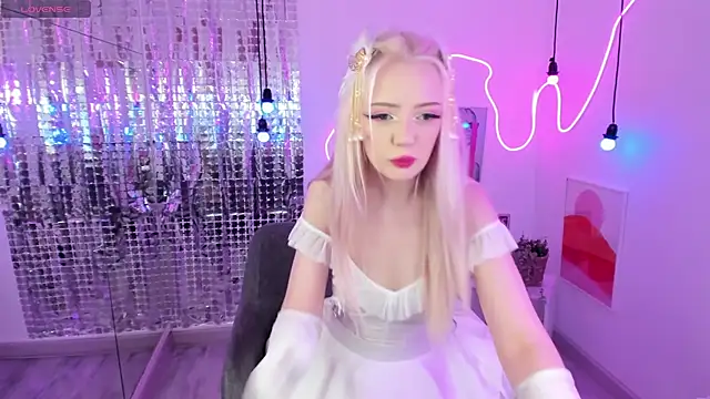 Snapshot of EmilyAir chatting on 02-20-25, 05:29 EmilyAir online show from 02-20-25, 05:29