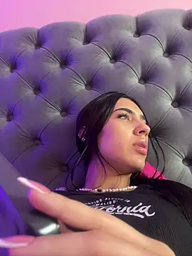 Snapshot of IsaValencia chatting on 01-10-25, 02:57 IsaValencia online show from 01-10-25, 02:57