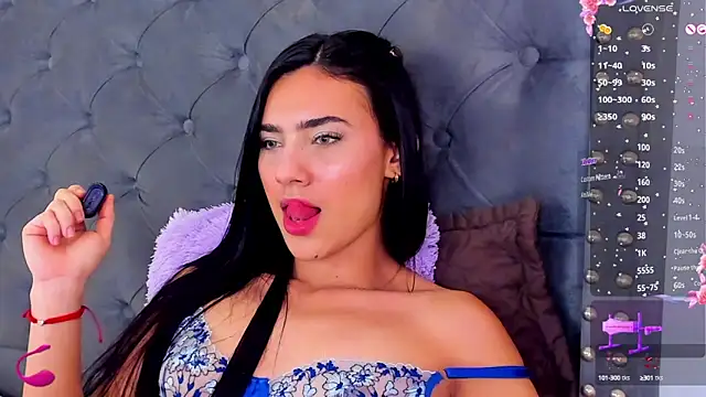 Snapshot of IsaValencia chatting on 01-30-25, 02:06 IsaValencia online show from 01-30-25, 02:06