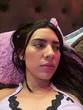 Snapshot of IsaValencia chatting on 02-05-25, 04:37 IsaValencia online show from 02-05-25, 04:37