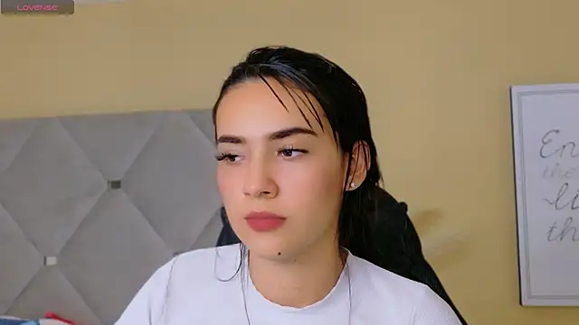 Snapshot of IsaValencia chatting on 09-11-25, 12:44 IsaValencia online show from 09-11-25, 12:44