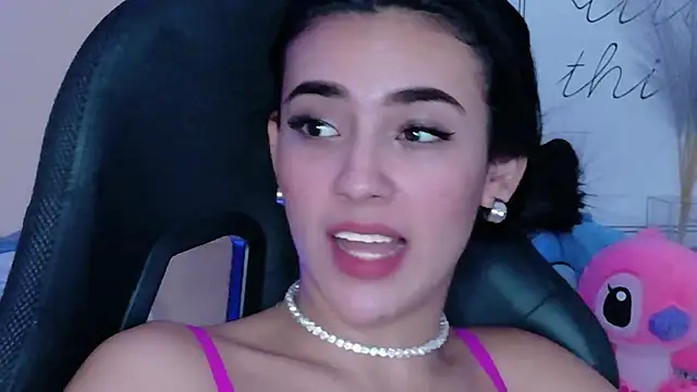 Snapshot of IsaValencia chatting on 10-17-25, 02:04 IsaValencia online show from 10-17-25, 02:04