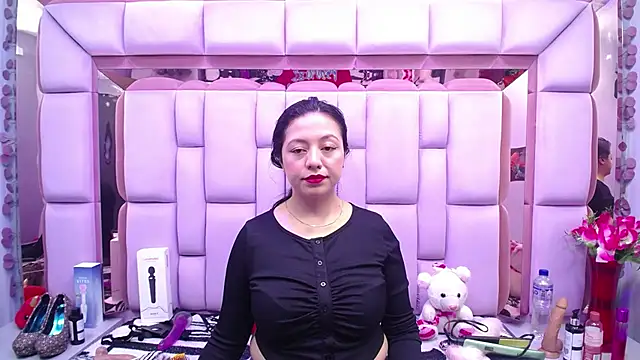 Snapshot of slut_anal_ chatting on 09-13-25, 07:46 slut anal  online show from 09-13-25, 07:46