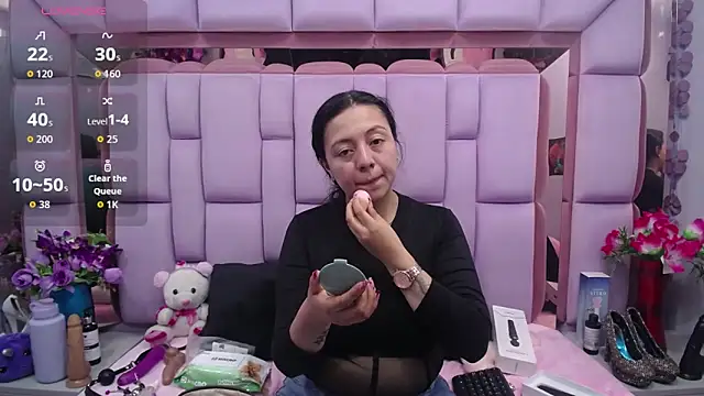 Snapshot of slut_anal_ chatting on 09-20-25, 08:43 slut anal  online show from 09-20-25, 08:43