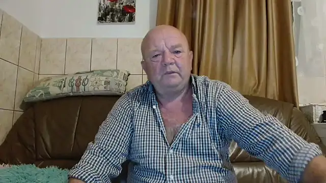 Snapshot of fullballs6 chatting on 09-19-25, 02:13 fullballs6 online show from 09-19-25, 02:13