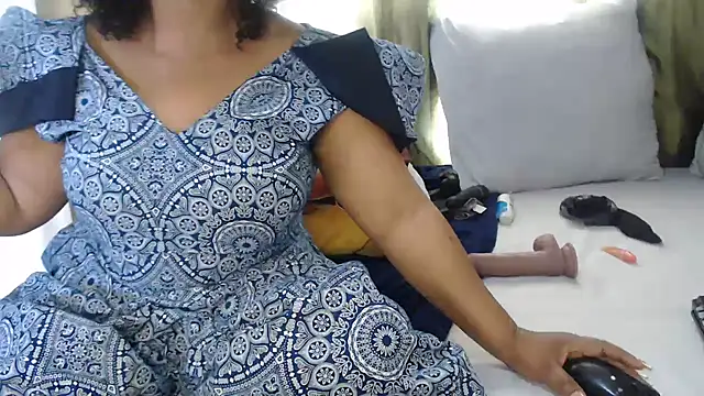 Foxybrownxx1 online show from 10-26-25, 08:42