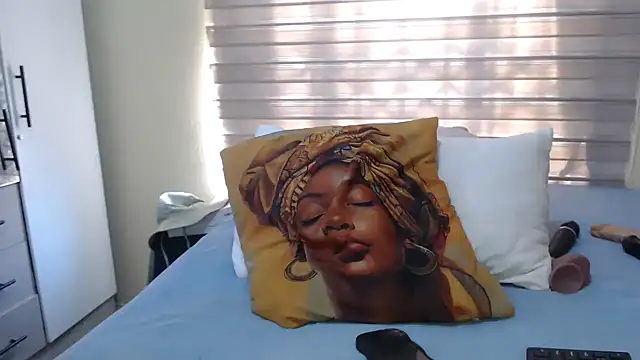 Foxybrownxx1 online show from 04-21-26, 09:26