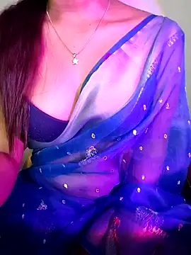 Snapshot of QueenOfHeart_07 chatting on 01-08-25, 10:27 QueenOfHeart 07 online show from 01-08-25, 10:27
