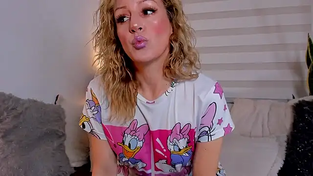 Snapshot of Sammykatt chatting on 09-29-25, 03:17 Sammykatt online show from 09-29-25, 03:17