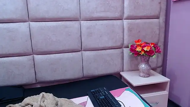 Miaa Smiith  online show from 12-27-24, 02:36