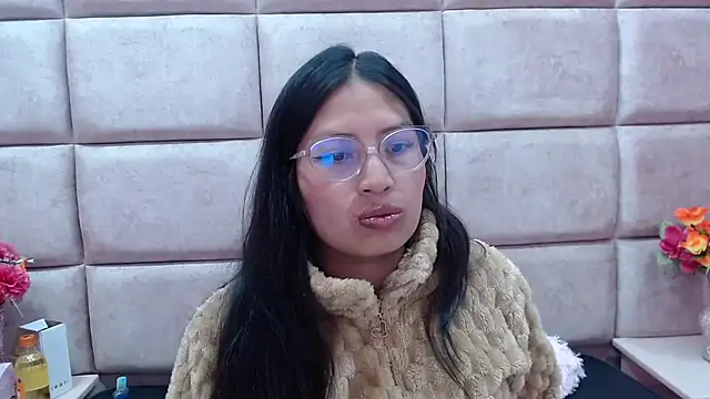 Miaa Smiith  online show from 01-03-25, 06:33