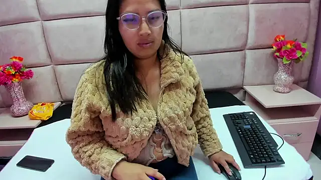 Miaa Smiith  online show from 09-16-25, 02:56