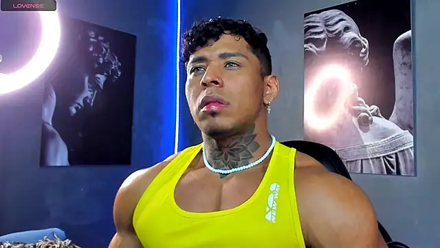 Snapshot of bradley_smith chatting on 10-23-25, 04:01 bradley smith online show from 10-23-25, 04:01