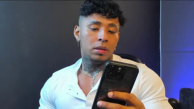 Snapshot of bradley_smith chatting on 10-29-25, 04:26 bradley smith online show from 10-29-25, 04:26