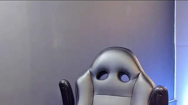 Snapshot of bradley_smith chatting on 11-01-25, 04:03 bradley smith online show from 11-01-25, 04:03