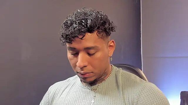 Snapshot of bradley_smith chatting on 11-03-25, 03:52 bradley smith online show from 11-03-25, 03:52