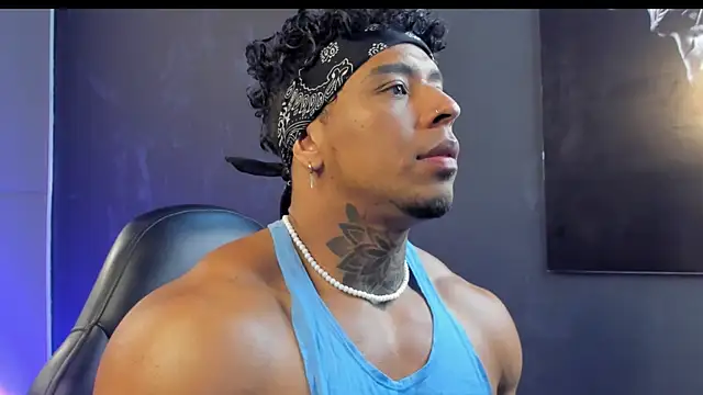 Snapshot of bradley_smith chatting on 11-11-25, 08:03 bradley smith online show from 11-11-25, 08:03