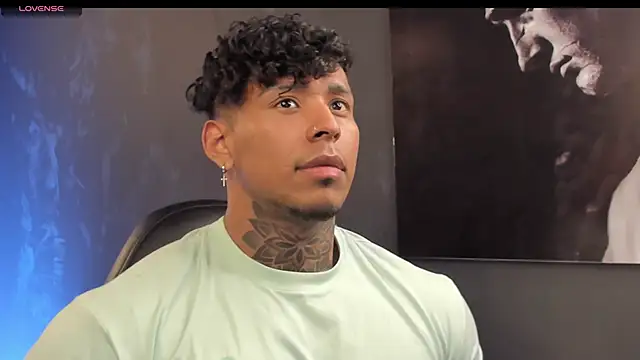 Snapshot of bradley_smith chatting on 11-19-25, 08:03 bradley smith online show from 11-19-25, 08:03