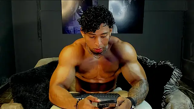 Snapshot of bradley_smith chatting on 12-18-25, 08:04 bradley smith online show from 12-18-25, 08:04