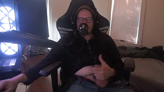 Snapshot of chicostick413 chatting on 10-27-25, 05:28 chicostick413 online show from 10-27-25, 05:28