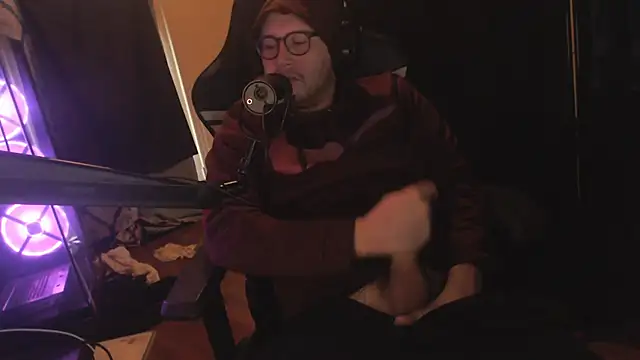 Snapshot of chicostick413 chatting on 11-30-25, 03:49 chicostick413 online show from 11-30-25, 03:49