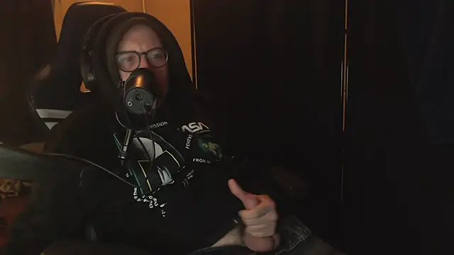 Snapshot of chicostick413 chatting on 12-16-25, 10:04 chicostick413 online show from 12-16-25, 10:04