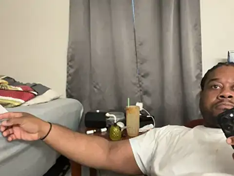 Snapshot of bigtennesseeboy chatting on 06-20-26, 01:09 bigtennesseeboy online show from 06-20-26, 01:09