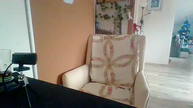 Snapshot of ReifeVenna chatting on 12-27-24, 11:50 ReifeVenna online show from 12-27-24, 11:50