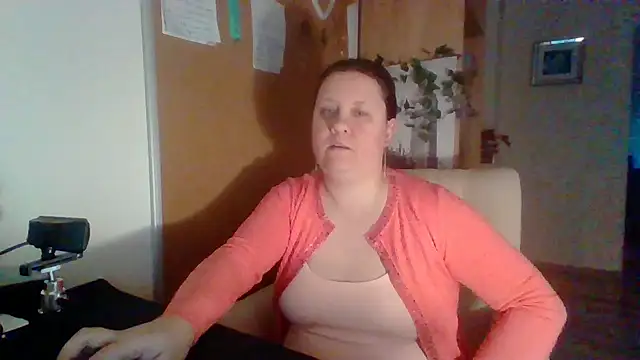 Snapshot of ReifeVenna chatting on 01-15-25, 04:21 ReifeVenna online show from 01-15-25, 04:21