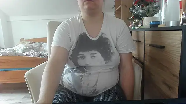 Snapshot of ReifeVenna chatting on 01-21-25, 09:24 ReifeVenna online show from 01-21-25, 09:24