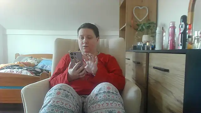 Snapshot of ReifeVenna chatting on 03-18-25, 09:42 ReifeVenna online show from 03-18-25, 09:42