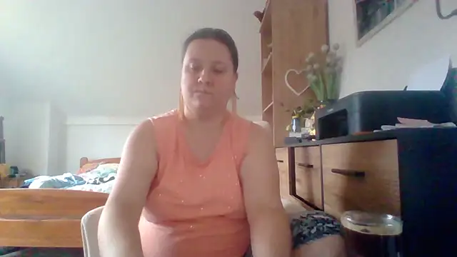 Snapshot of ReifeVenna chatting on 09-23-25, 08:39 ReifeVenna online show from 09-23-25, 08:39