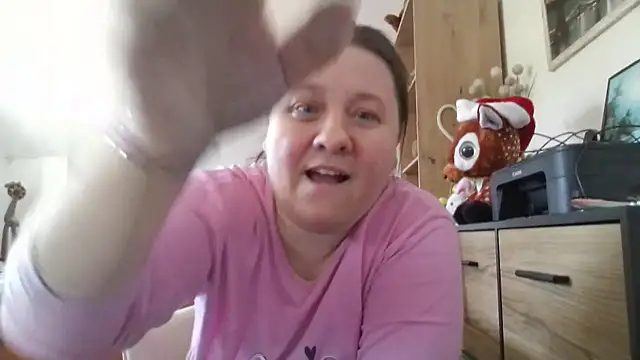 Snapshot of ReifeVenna chatting on 01-19-26, 09:46 ReifeVenna online show from 01-19-26, 09:46