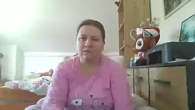 Snapshot of ReifeVenna chatting on 02-02-26, 10:03 ReifeVenna online show from 02-02-26, 10:03