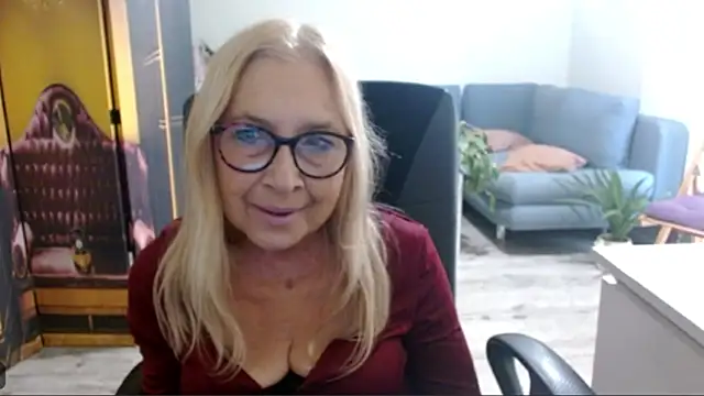 Snapshot of sofia_xkiss chatting on 10-12-25, 01:43 sofia xkiss online show from 10-12-25, 01:43