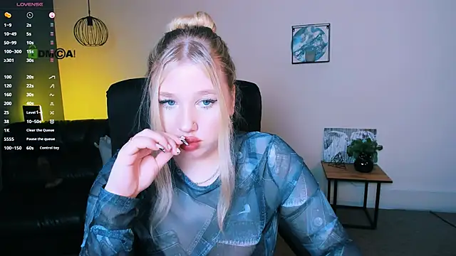 Snapshot of juli_kisss chatting on 12-29-24, 10:36 juli kisss online show from 12-29-24, 10:36