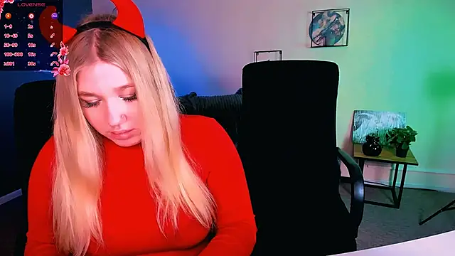 Snapshot of juli_kisss chatting on 02-08-25, 11:24 juli kisss online show from 02-08-25, 11:24