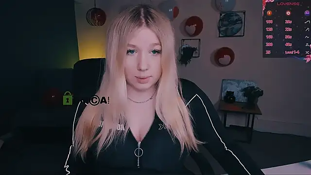 Snapshot of juli_kisss chatting on 02-24-25, 09:32 juli kisss online show from 02-24-25, 09:32