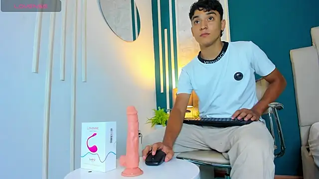 Snapshot of Austin_Cardieff chatting on 01-08-25, 07:24 Austin Cardieff online show from 01-08-25, 07:24