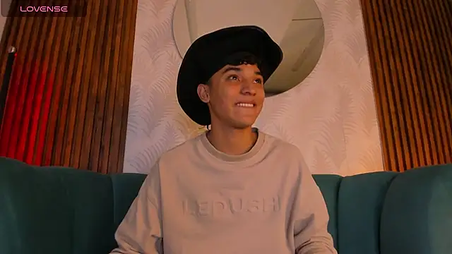 Snapshot of Austin_Cardieff chatting on 01-31-25, 06:46 Austin Cardieff online show from 01-31-25, 06:46