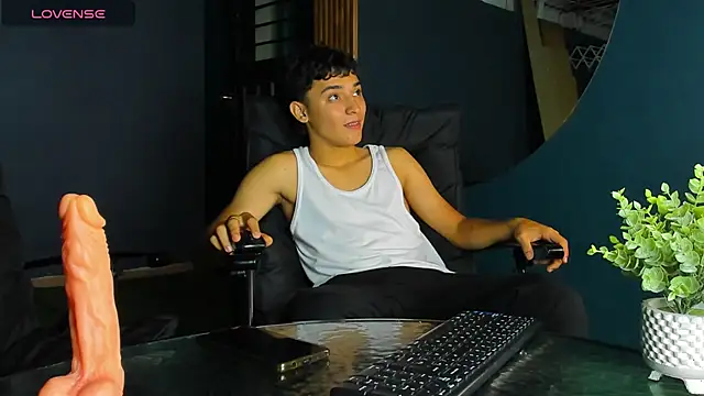 Snapshot of Austin_Cardieff chatting on 02-24-25, 03:44 Austin Cardieff online show from 02-24-25, 03:44