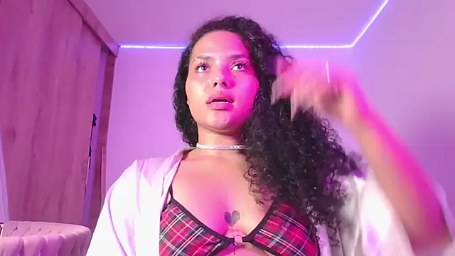 Snapshot of abril_ricci chatting on 10-20-25, 03:29 abril ricci online show from 10-20-25, 03:29